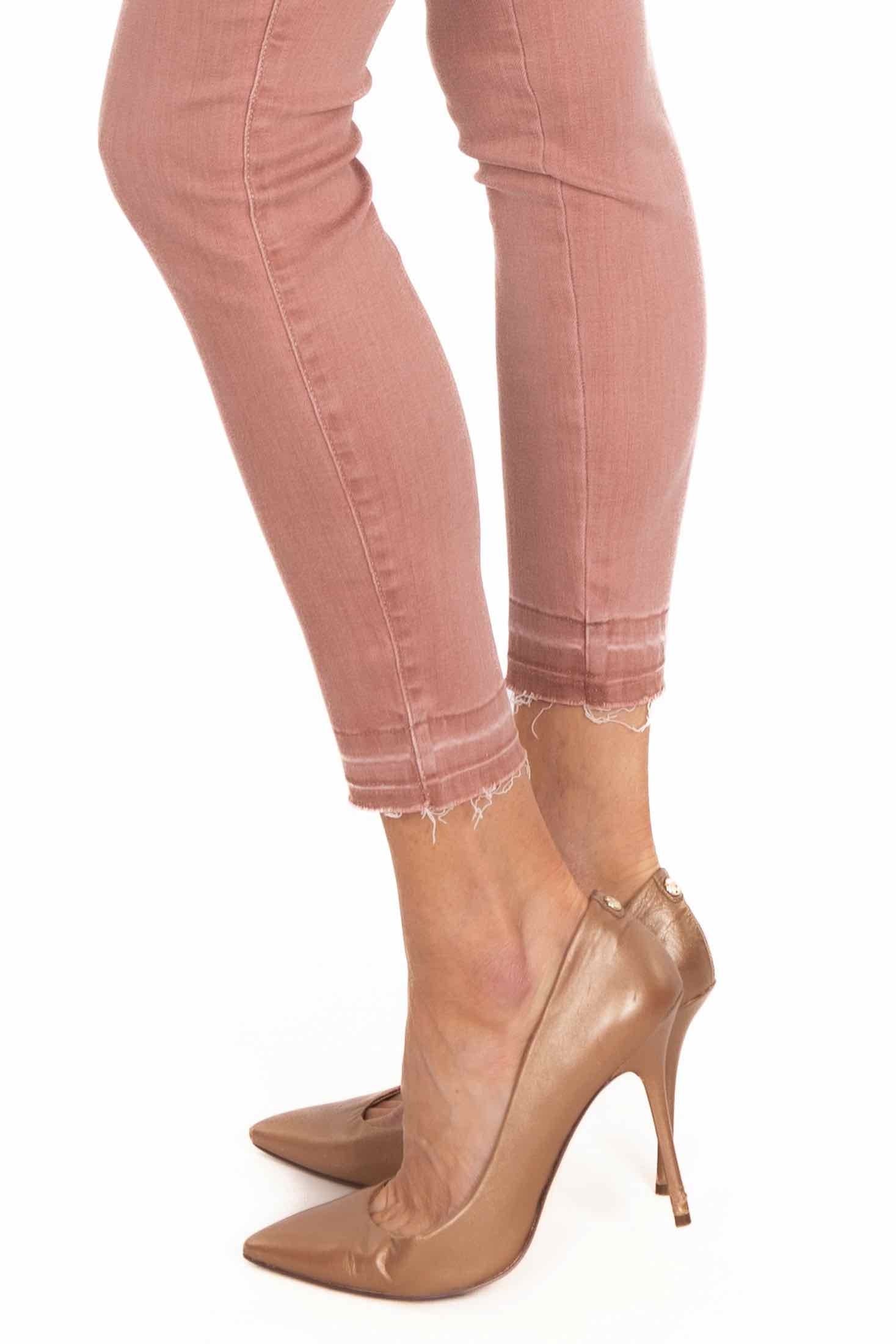 Guess Donna jeans skinny con orlo sfrangiato rosa