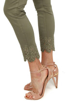 Liu Jo White jeans skinny in gabardine di cotone con ricamo verde