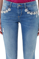 Blu Denim jeans slim con applicazioni gioiello blu