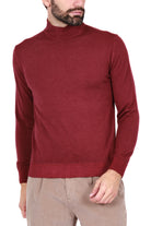 Outfit maglia uomo collo alto in lana merino rosso