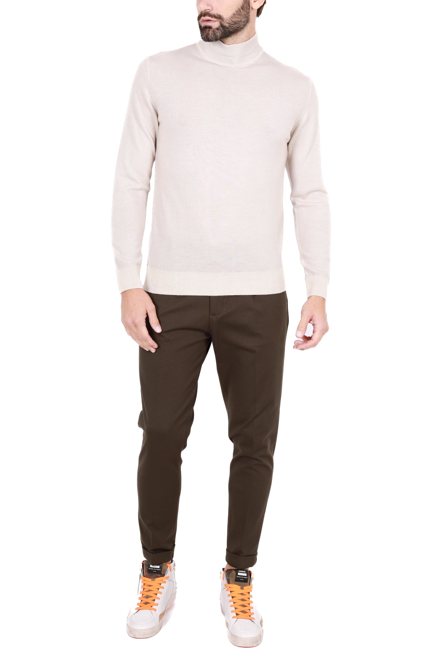 Outfit maglia uomo collo alto lana merinos gesso