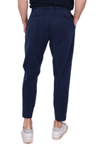 Outfit pantalone con pinces in tessuto di cupro blu