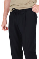 Outfit pantalone uomo con laccio in vita nero