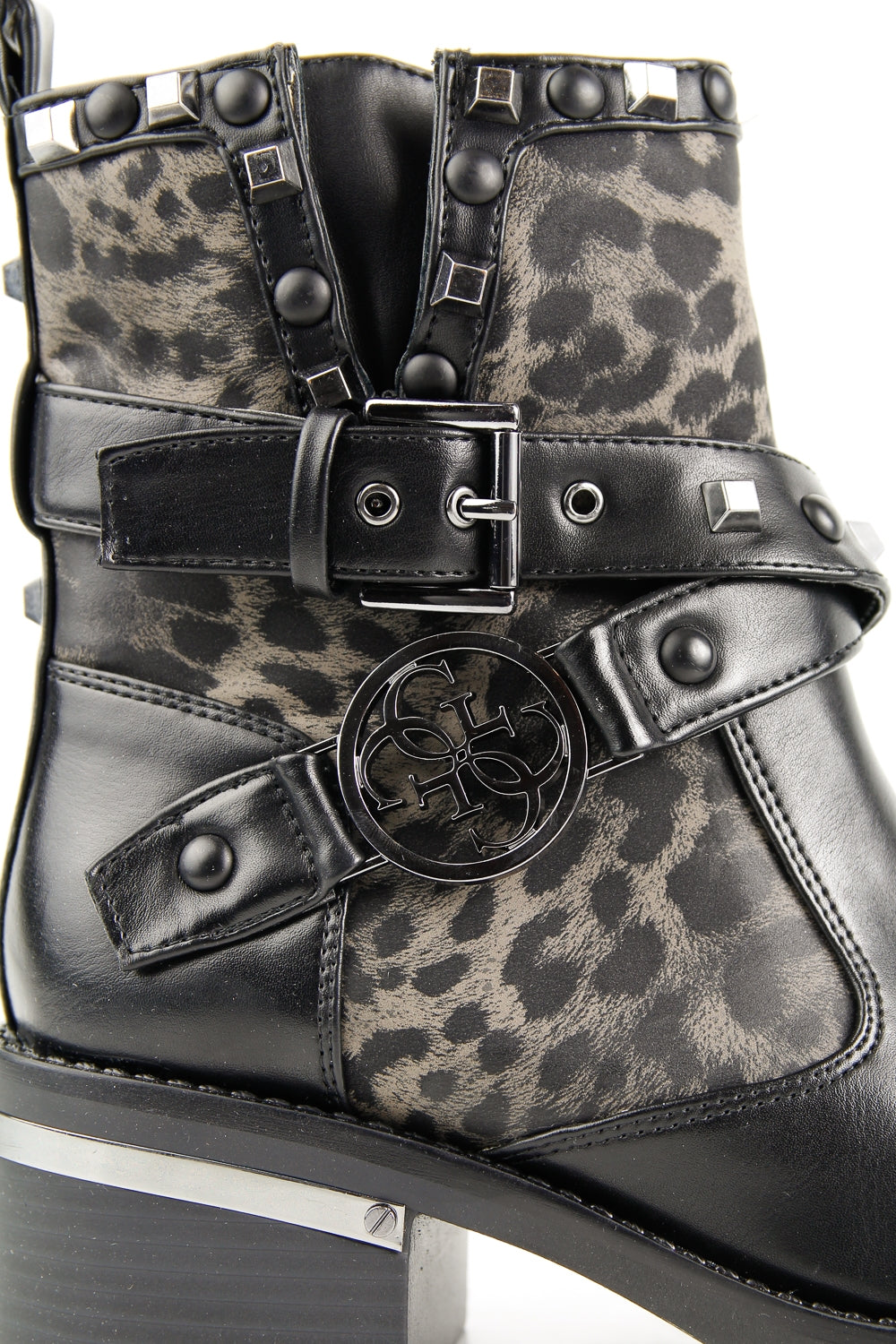 Guess Scarpe stivaletto maculato fenix con fibbie e borchie nero